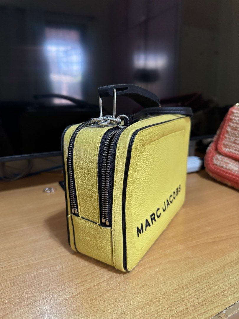 MARC JACOBS The Box Bag Crossbody Yellow (Category: Luxury Bags & Wallets) located in Dagupan City. Submitted by kassiedee (Listing ID 1376748506, Image 2). Description: US OUTLET PRISTINE CONDITION 10/10 COLOR: YELLOW HARDWARE: SILVER TONED HARDWARE MATERIAL: LEATHER MEASUREMENT: 22.8 X 16.8 X 9 COMES WITH STRAP .