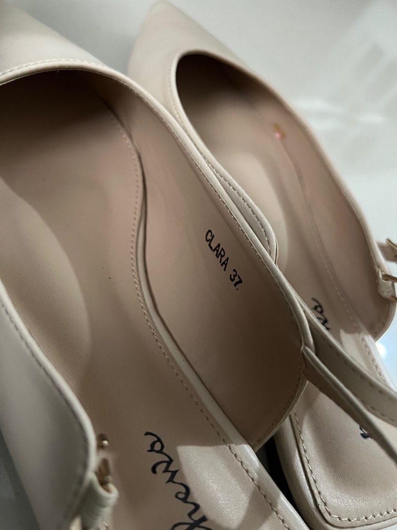 Matthews Toe Pump Sandals (Category: Flats & Sandals) located in Manila. Submitted by ccccccc08 (Listing ID 1376649187, Image 3). Description: Used once for my wedding day (was pregnant hence the low heel). Bought it for ₱1499 as seen on photo. Box still included..