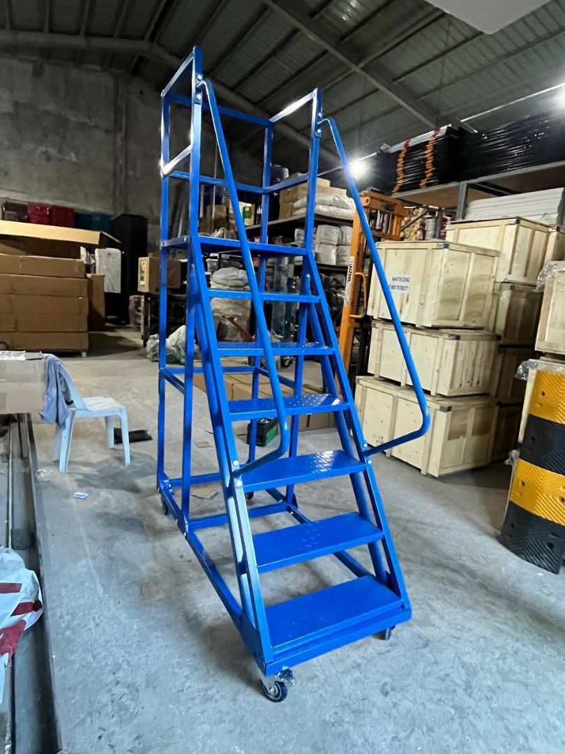 Movable Platform Ladder, Commercial & Industrial, Construction Tools ...