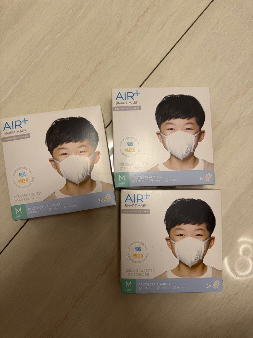 N95 masks (Category: Face Masks & Face Shields) located in Singapore. Submitted by zzzzzmy (Listing ID 1376767591, Image 1). Description: They were expired .