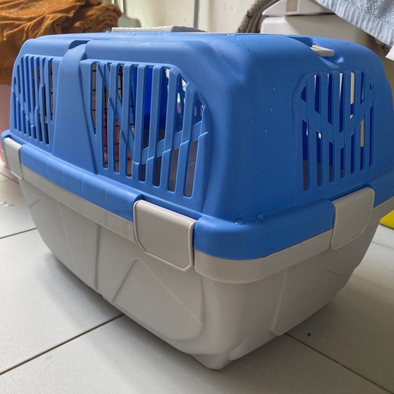 Pet Travel Carrier - Blue and Grey (Category: Homes & Other Pet Accessories) located in Singapore. Submitted by zaa_c (Listing ID 1376641799, Image 1). Description: .