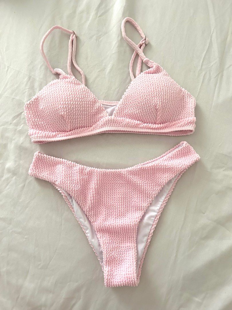 pink two piece swimsuit (Category: Bikinis & Swimsuits) located in Bacoor. Submitted by dm_preloved (Listing ID 1376637365, Image 1). Description: .