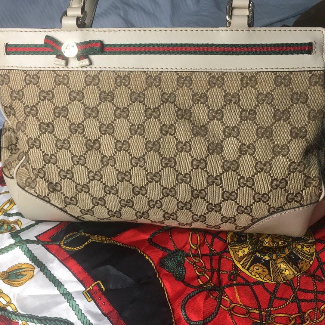 Preloved 🩷❤️Güç with OGreceipt (Category: Luxury Bags & Wallets) located in Muntinlupa City. Submitted by sassygchanel (Listing ID 1376674149, Image 1). Description: With insert Gucci paper Authentication guaranteed bought this myself at GReenbelt with receipt 🧾 With dust bag if you will get it as is, with its price and wont negotiate With Gucci receipt bought in 2012 With few rubs n scratches .