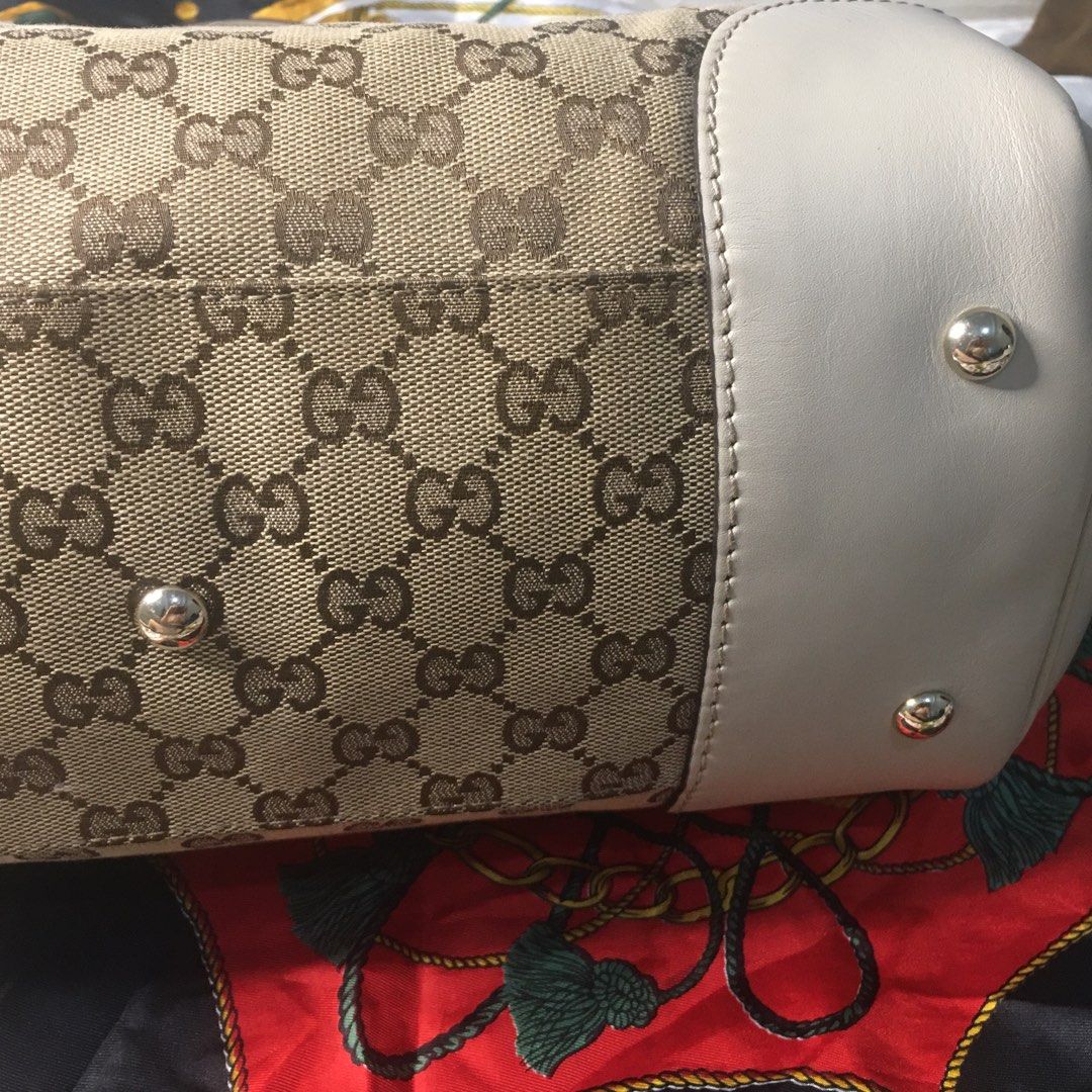 Preloved 🩷❤️Güç with OGreceipt (Category: Luxury Bags & Wallets) located in Muntinlupa City. Submitted by sassygchanel (Listing ID 1376674149, Image 2). Description: With insert Gucci paper Authentication guaranteed bought this myself at GReenbelt with receipt 🧾 With dust bag if you will get it as is, with its price and wont negotiate With Gucci receipt bought in 2012 With few rubs n scratches .