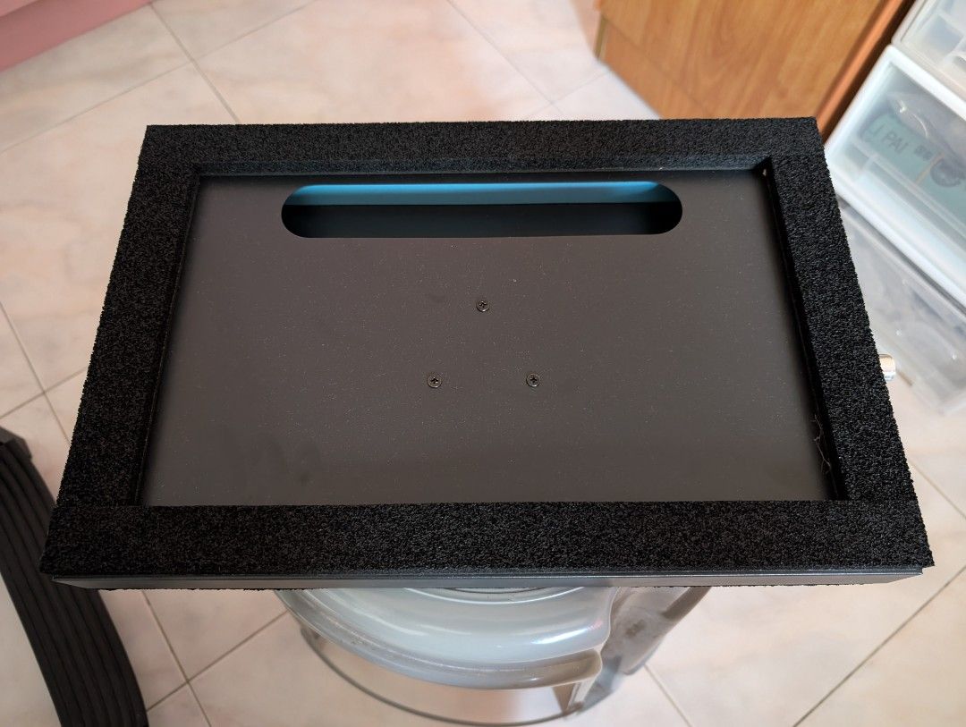 Pressure Laptop Cooler (Similar to Llano) (Category: Laptops & Notebooks) located in Singapore. Submitted by alvintan38 (Listing ID 1376674485, Image 1). Description: WTS high airflow laptop cooler for reduced laptop temperatures. Comes with DC supply and china adapter plug. RFS: Changed to desktop PC.