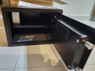 (Category: ) located in . Submitted by furnituresalestore (Listing ID 1376740484, Image 1). Description: .