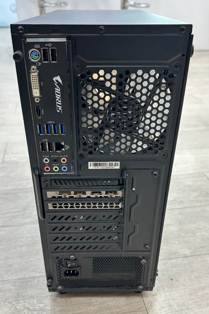 由 elba_digital (刊登 ID 1376663700，圖片 3) 提交，位於 高雄市 (Kaohsiung) 的 【艾爾巴二手】自組桌機R5-3500X/32G/512G+1T/GTX1660SUPER#二手電腦主機#板橋店41330 (類別：桌上電腦或筆記型電腦)，說明：自組桌機R5-3500X/32G/512G+1T/GTX1660SUPER 外觀四周有傷及主機內部有大量灰塵已盡量清除，開機按鍵旁的mic孔無法插入，因作業系統預設在傳統硬碟，所以讀取略慢，可自行重灌至固態硬碟，主機板除了綠色音緣孔及USB孔確認可以使用其餘無法判定，皆如圖所示。 ⚠️二手商品皆會有使用痕跡，請確認內文機況後，不介意者再下單購買，謝謝⚠️ ⚠️該商品無法與其它商品合併訂單⚠️ ⚠️因主機機殼側蓋為玻璃材質，配送易損壞，如要下單配送無法保證完整性(會用氣泡袋包)，請接受再下單⚠ 🌸作業系統 ：Windows 10 家用版 🌸處理器 ：AMD Ryzen 5-3500X 6-Core Pro