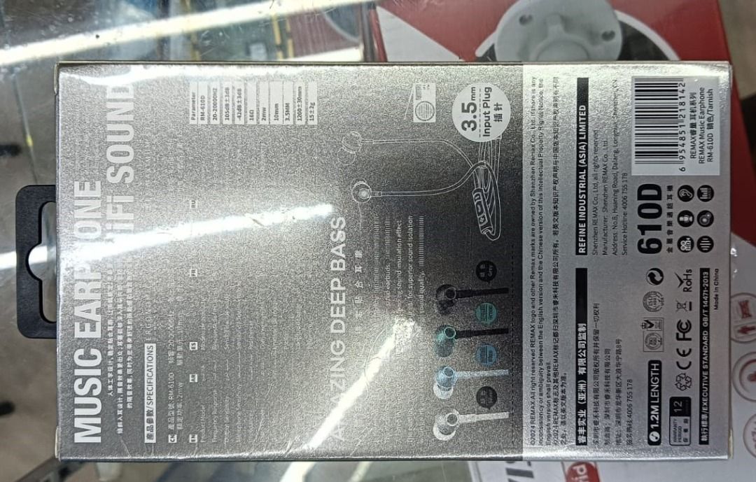 Remax RM-610D Hi-fi Stereo sound Earphone Neck band (Category: Earphones) located in Singapore. Submitted by zalpha (Listing ID 1376709300, Image 2). Description: Features: -Colors: Black, Gold, Silver, Red -Max power : 100mW -Impedance : 32Ω -Wire length : 120cm -Frequency response : 20-20000hz -Acuity : 95+3db -Headset pin : 3.5mm (plating) -RM 610D Stylish metallic look, Top metal cutting process chamber, high-precision lathe knife molding, 32