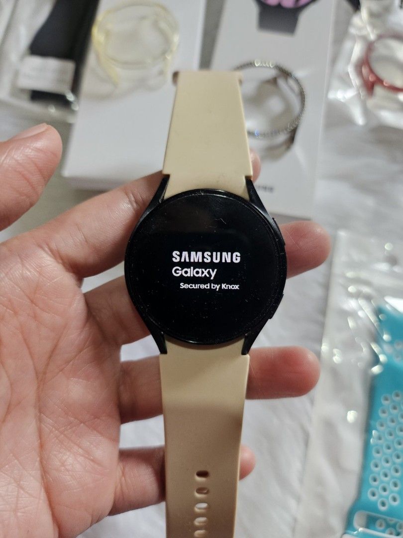 SAMSUNG Galaxy Watch 6 40mm (Category: Women's Watches) located in Cebu City. Submitted by isaira (Listing ID 1376670335, Image 2). Description: * authentic Samsung Galaxy Watch 6 40mm * good as new * orig price is 16K pesos * complete inclusion with box & charger * includes screen protector, 4 straps, 4 cover case.
