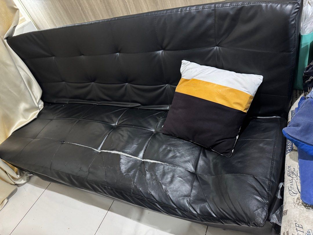 Sofa bed (black) (Category: Sofas) located in Pasay City. Submitted by siagrace (Listing ID 1376696803, Image 2). Description: Sofa bed (black) Nagagawang bed pa all good lahat. Ung paa lang sa right side natanggal ayun lang i-screw lang or i-hinang. Nasa 12k bili namin nito pero 800 nalang kasi dahil sa paa. Pwede pa higaan kung sa mg tambayan lang naman ok na po ito. .