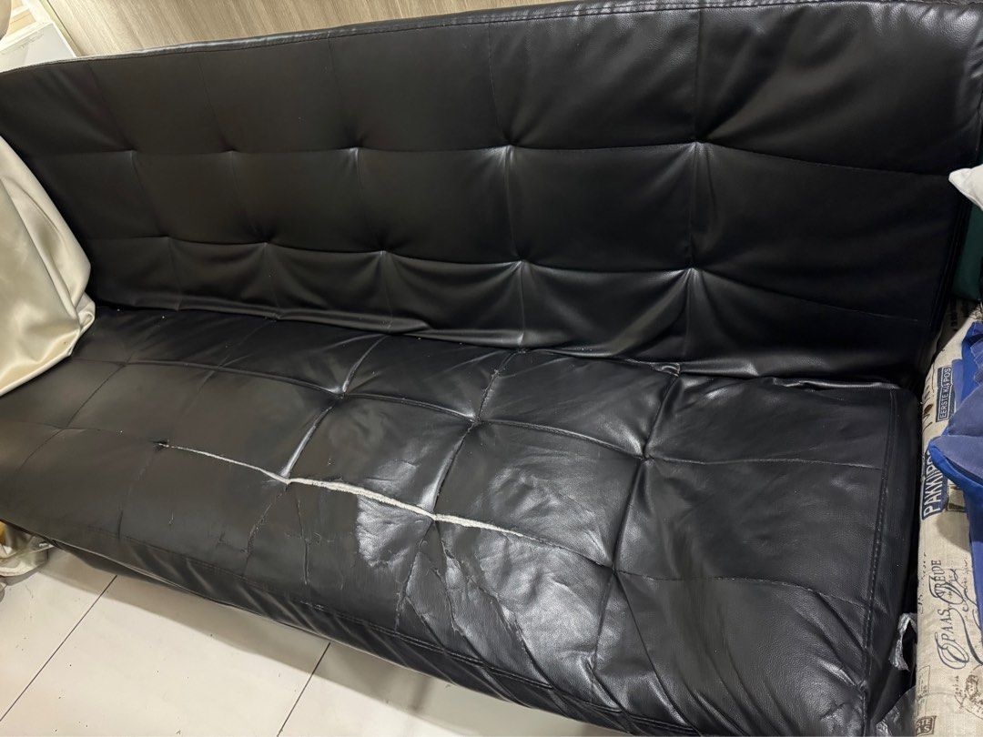 Sofa bed (black) (Category: Sofas) located in Pasay City. Submitted by siagrace (Listing ID 1376696803, Image 1). Description: Sofa bed (black) Nagagawang bed pa all good lahat. Ung paa lang sa right side natanggal ayun lang i-screw lang or i-hinang. Nasa 12k bili namin nito pero 800 nalang kasi dahil sa paa. Pwede pa higaan kung sa mg tambayan lang naman ok na po ito. .
