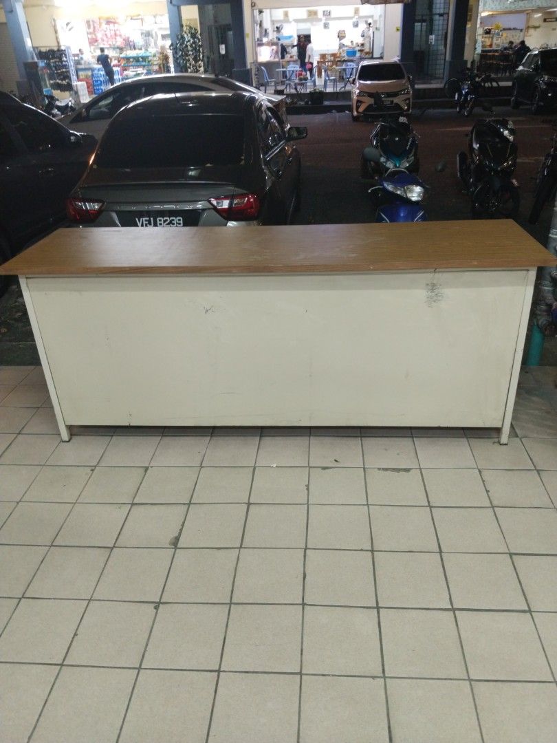 Solid Bench table (Category: Tables & Sets) located in Kuala Lumpur. Submitted by cosmicrabbit.6f8b87 (Listing ID 1376757524, Image 2). Description: bench table Formica top n metal leg frame 20" x 71".