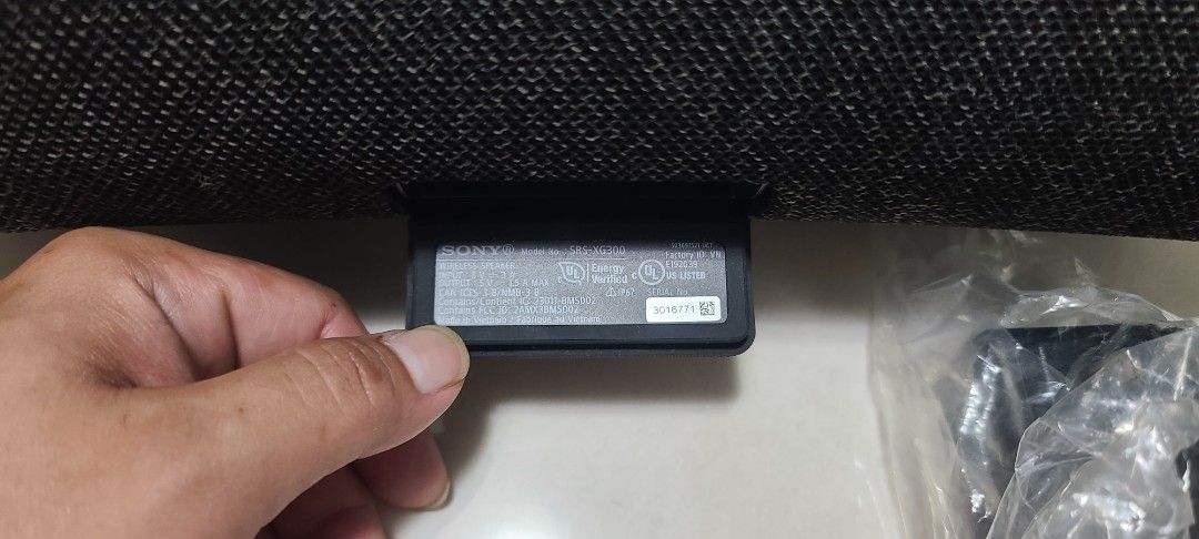 由 centle2008 (刊登 ID 1376788973，圖片 3) 提交，位於 新北市 (New Taipei) 的 SONY SRS-XG300（黑）藍芽音響 (類別：可攜式音響設備)，說明：買來聽幾次 整體 狀況都很新 音質很棒 露營 練舞 工地工作都很適合的一款藍芽音響 已無盒 有原廠充電器 也可以面交 IP67 等級防水防塵 25 小時長效續航，快充 10 分鐘可用 70 分鐘 伸縮式提把，所到之處皆派對 強而有力的派對音效 氣氛燈光隨節拍變化 回音消除提供良好通話品質 多點連線。
