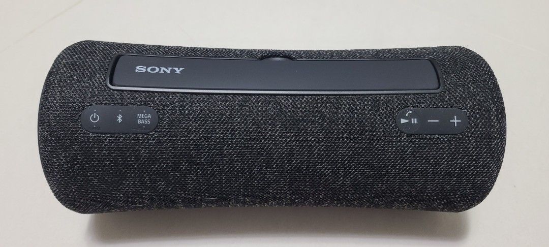 由 centle2008 (刊登 ID 1376788973，圖片 1) 提交，位於 新北市 (New Taipei) 的 SONY SRS-XG300（黑）藍芽音響 (類別：可攜式音響設備)，說明：買來聽幾次 整體 狀況都很新 音質很棒 露營 練舞 工地工作都很適合的一款藍芽音響 已無盒 有原廠充電器 也可以面交 IP67 等級防水防塵 25 小時長效續航，快充 10 分鐘可用 70 分鐘 伸縮式提把，所到之處皆派對 強而有力的派對音效 氣氛燈光隨節拍變化 回音消除提供良好通話品質 多點連線。