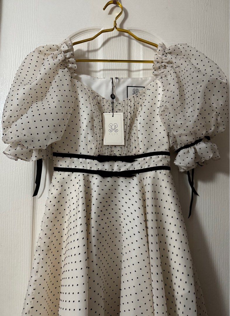 Soon Manila Victoria in White (Category: Dresses) located in Leyte. Submitted by prelovedbyonis (Listing ID 1376741773, Image 3). Description: Open for Layaway Bust: 31-32 Waist: 25.5 With Tag and Soonmnl Packaging Perfect for Pre-nup shoots 😍✨.