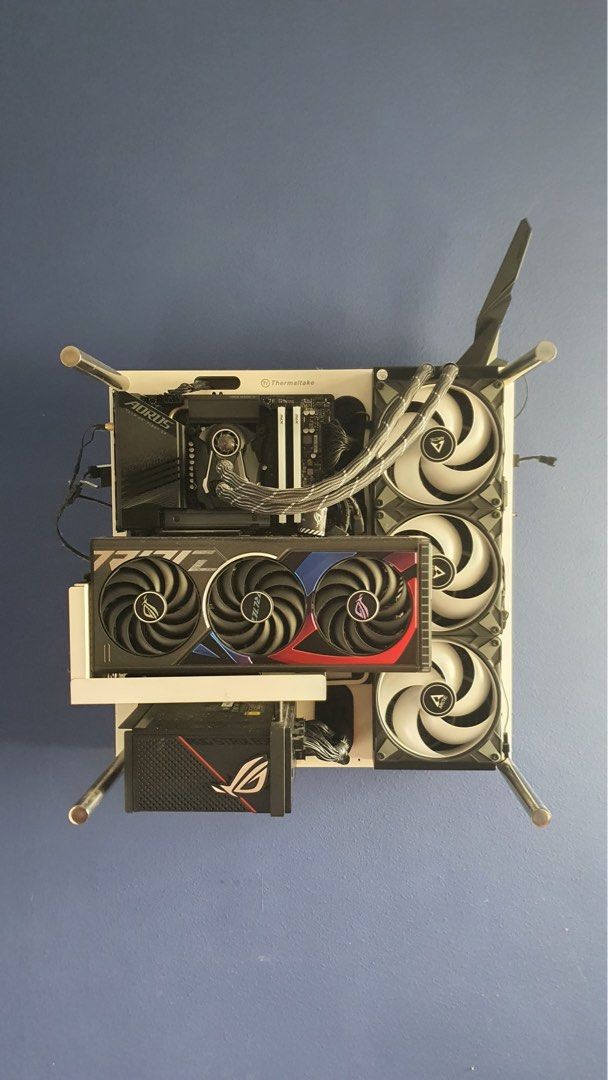 Thermaltake Core P3 Snow Edition (Category: Laptops & Notebooks) located in Singapore. Submitted by makotoshishio (Listing ID 1376748237, Image 1). Description: https://www.thermaltake.com/core-p3-tempered-glass-snow-edition.html + Artic cooler 480mm + Wallmount.