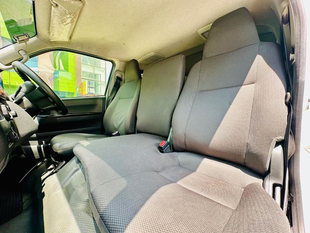 Toyota Hiace 2.8 DX Auto62872685373314114