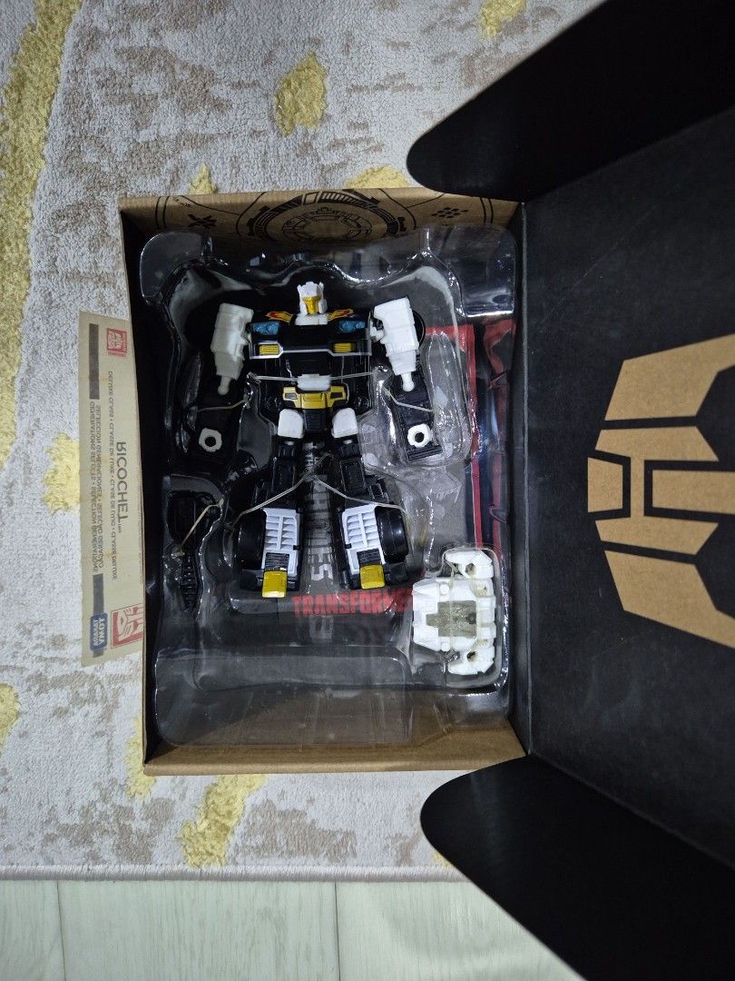Transformers Generations (Category: Toy Figures) located in Singapore. Submitted by vkkaru (Listing ID 1376790997, Image 4). Description: Transformers Generations. New in original packaging. Perfect condition. A great collectible! Autobot Mirage Ricochet ( left 1 piece) Dinobot Red Swoop (sold) Ironhide (sold).