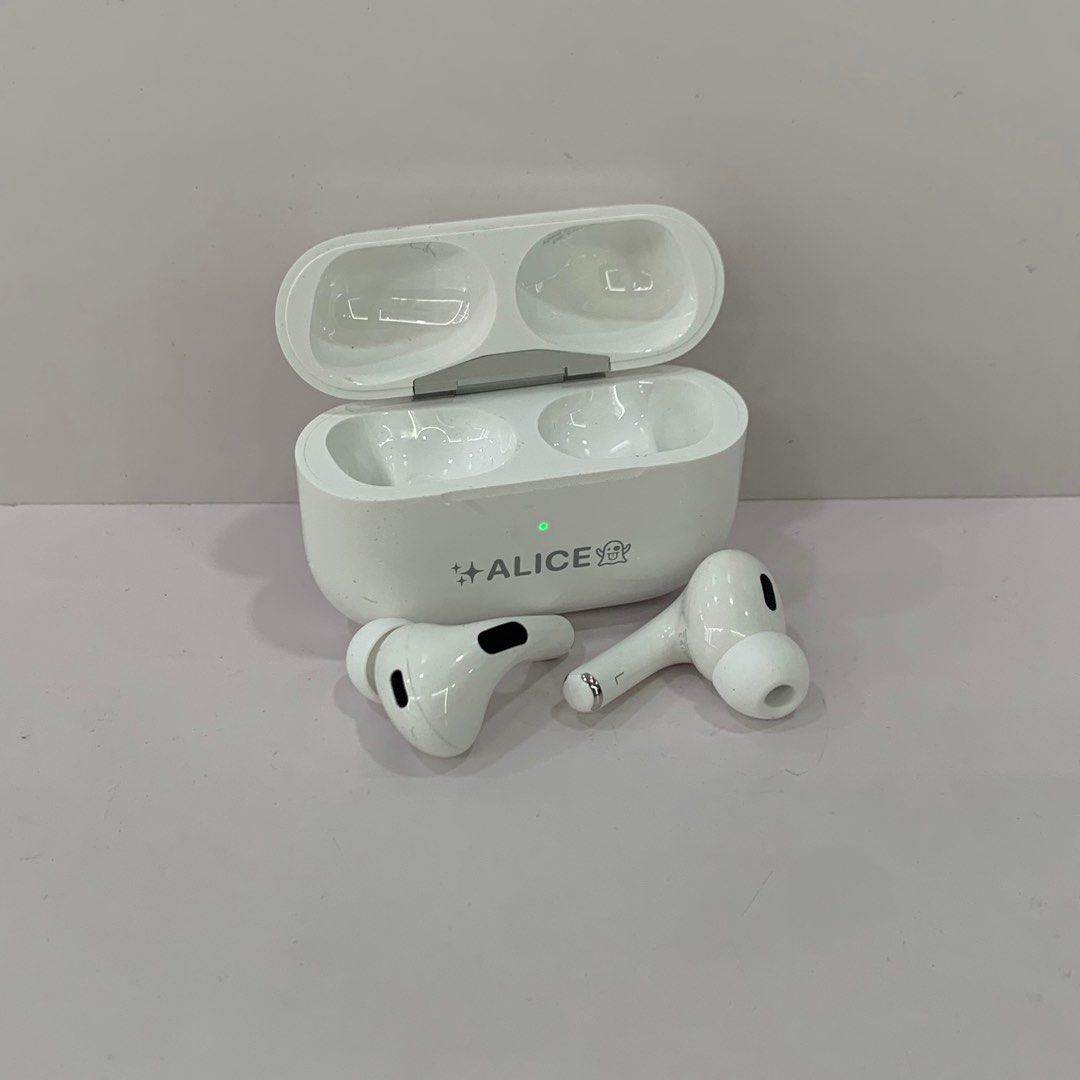 Used | Apple Airpods Pro 2genth | Like New | Type-C | L7KQRV (Category: Earphones) located in Singapore. Submitted by mobilerelation.com.sg (Listing ID 1376716839, Image 2). Description: 🔅ᴡᴇʟᴄᴏᴍᴇ ᴛᴏ ᴍᴏʙɪʟᴇ ʀᴇʟᴀᴛɪᴏɴ 🇸🇬 At 𝐌𝐨𝐛𝐢𝐥𝐞 𝐑𝐞𝐥𝐚𝐭𝐢𝐨𝐧 , We specialize in offering high-quality Pre-Owned / Brand New mobile phones. Our commitment to excellence ensures that every device listed on our platform undergoes a meticulous inspection proces