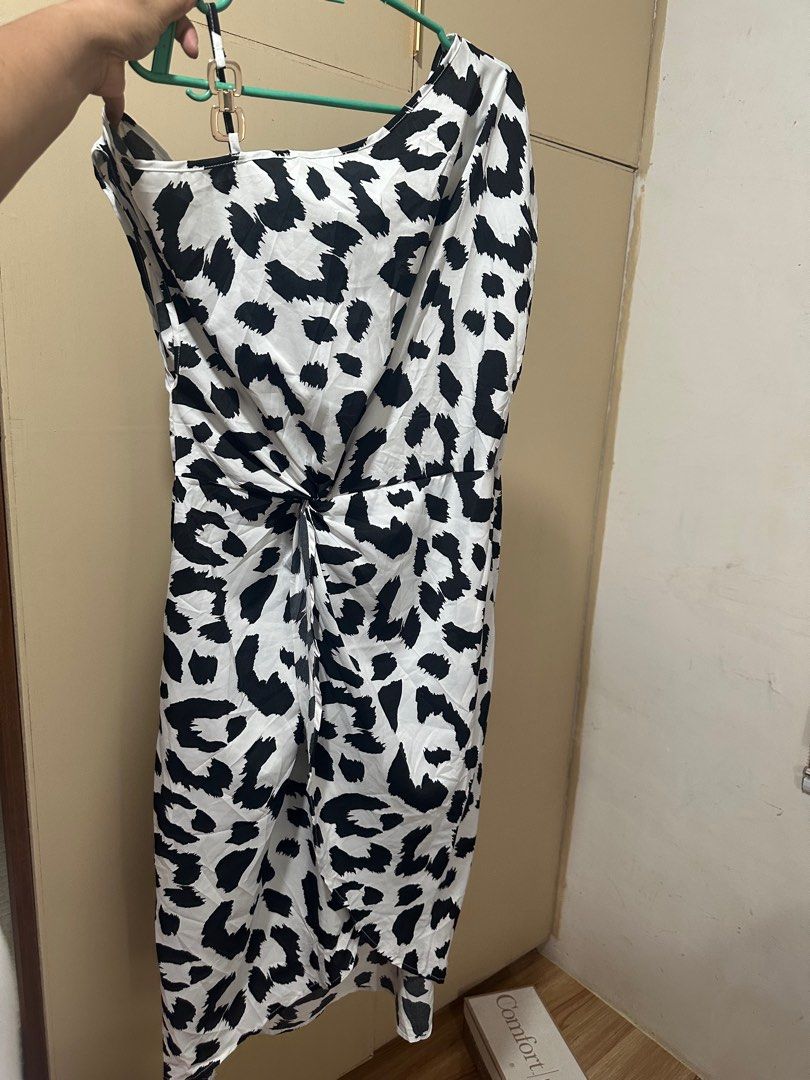 Venus cut dress shein (Category: Dresses) located in Porac. Submitted by prelovedanddeclutter (Listing ID 1376701472, Image 2). Description: Venus cut dress, knee length Rfs short for my liking .