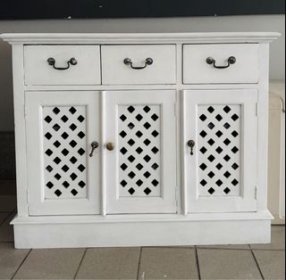 (Category: ) located in . Submitted by Aurika (Listing ID 1376628867, Image 1). Description: .