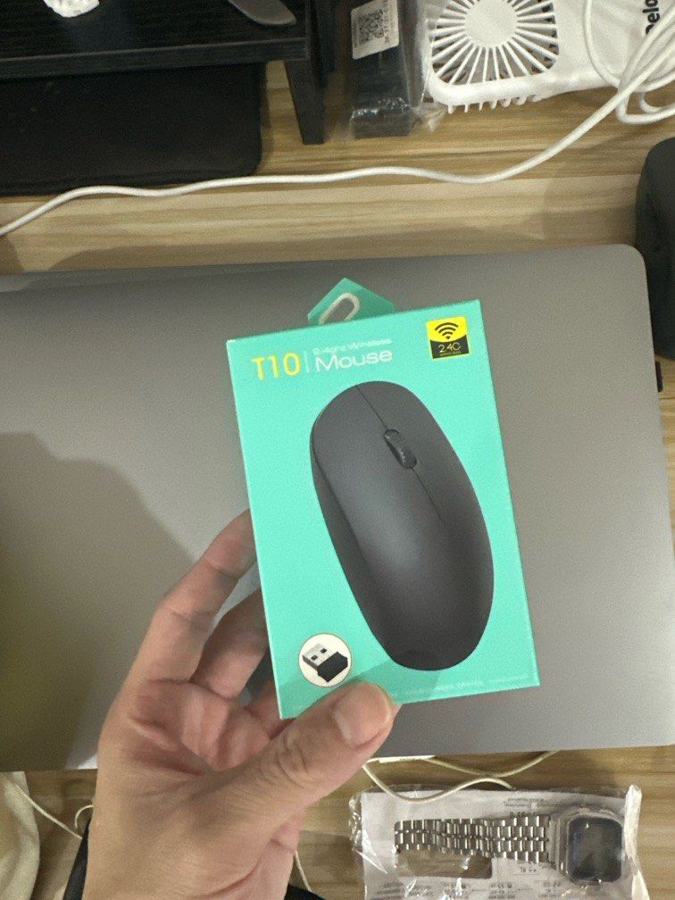 Wireless Mouse (Category: Mouse & Mousepads) located in Singapore. Submitted by mahppp (Listing ID 1376704635, Image 1). Description: brand new mouse T10 mouse.