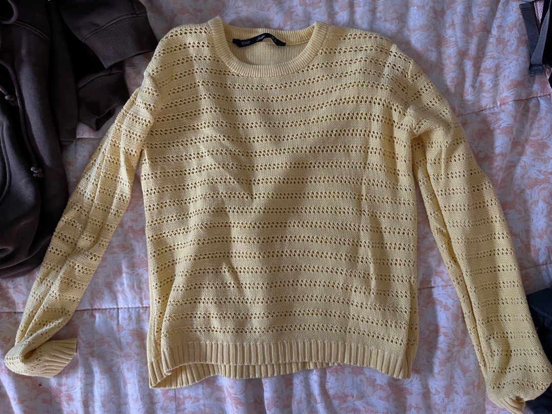 Yellow Longsleeves Knit Sweater Forme (Category: Longsleeves) located in Pasig City. Submitted by alyrmx (Listing ID 1376677746, Image 1). Description: Barely used. Brand is Forme, Size S.