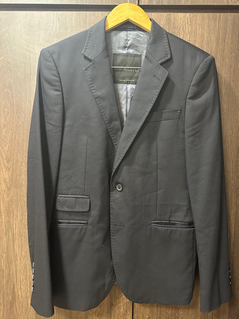 Zara Navy Blue Blazer - Black Tag (Category: Coats, Jackets and Outerwear) located in Cavite. Submitted by luisgbrl (Listing ID 1376661201, Image 1). Description: Needs Ironing, good condition Size 38 L: 29 W: 19 .