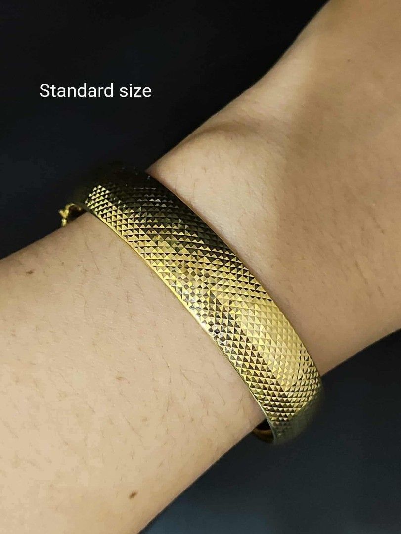 18K Saudi Yg Chunky bangle 9-16g (Category: Bracelets) located in Manila. Submitted by shaineofpreciousjewelshop (Listing ID 1376913759, Image 3). Description: .