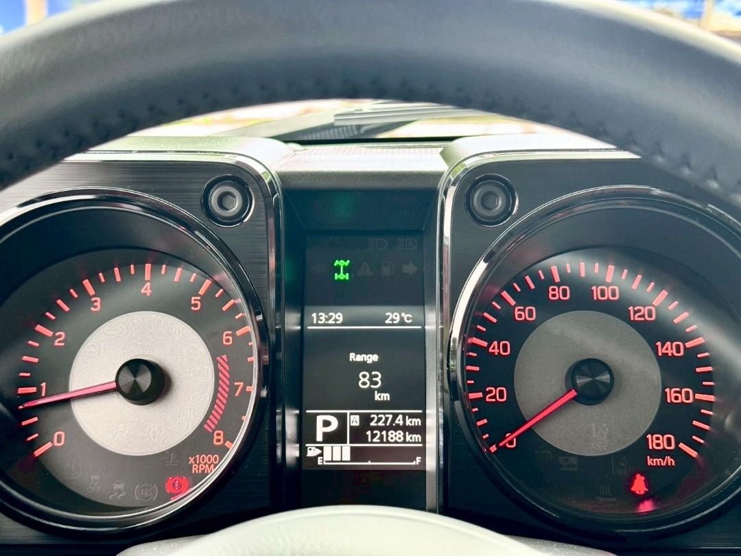 由 vincent012828 (刊登 ID 1376856658，圖片 3) 提交，位於 台北市 (Taipei) 的 2021 Suzuki Jimny 1.5 GLX (類別：汽車出售)，說明：2021 Suzuki Jimny 1.5 GLX 外觀 前霧燈 後霧燈 LED頭燈 抗UV玻璃 內裝 方向盤快控鍵 恆溫空調 粉塵過濾器 織布座椅 後座分離倒覆 里程電腦 影音 中控螢幕 MP3播放功能 藍牙通訊 USB插槽 4只揚聲器 便利 定速巡航 電動折疊後視鏡 安全 防盜系統 預束式安全帶 雙前座正面氣囊 雙前座側面氣囊 全尺寸頭部氣簾 防鎖死煞車系統 煞車力道分配系統 電子煞車力道輔助系統 循跡防滑控制系統 斜坡起步輔助 陡坡緩降系統 車道偏離警示系統 AEB自動緊急煞車系統 遠光燈自動控制 ISOFIX兒童安全椅固定 胎壓監控 📍 實車賞車地點：567我樂車 🏠 地址：台北市北投區承德路六段483-1號 ☎️ 聯絡電話：0953-574-989（阿昇） 👉 歡迎私訊預約賞