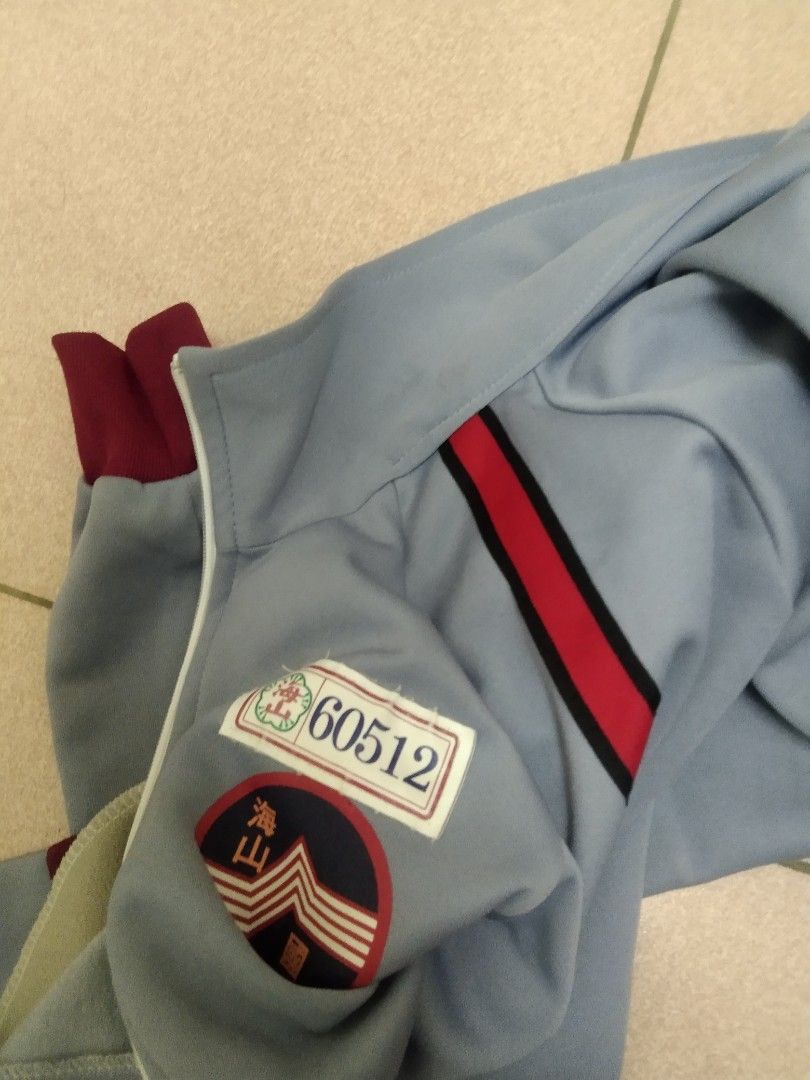 由 fajen22 (刊登 ID 1376943567，圖片 1) 提交，位於 新竹縣 (Hsinchu County) 的 海山國小運動服外套 (類別：嬰兒及兒童流行時尚)，說明：外套38 售出不退。