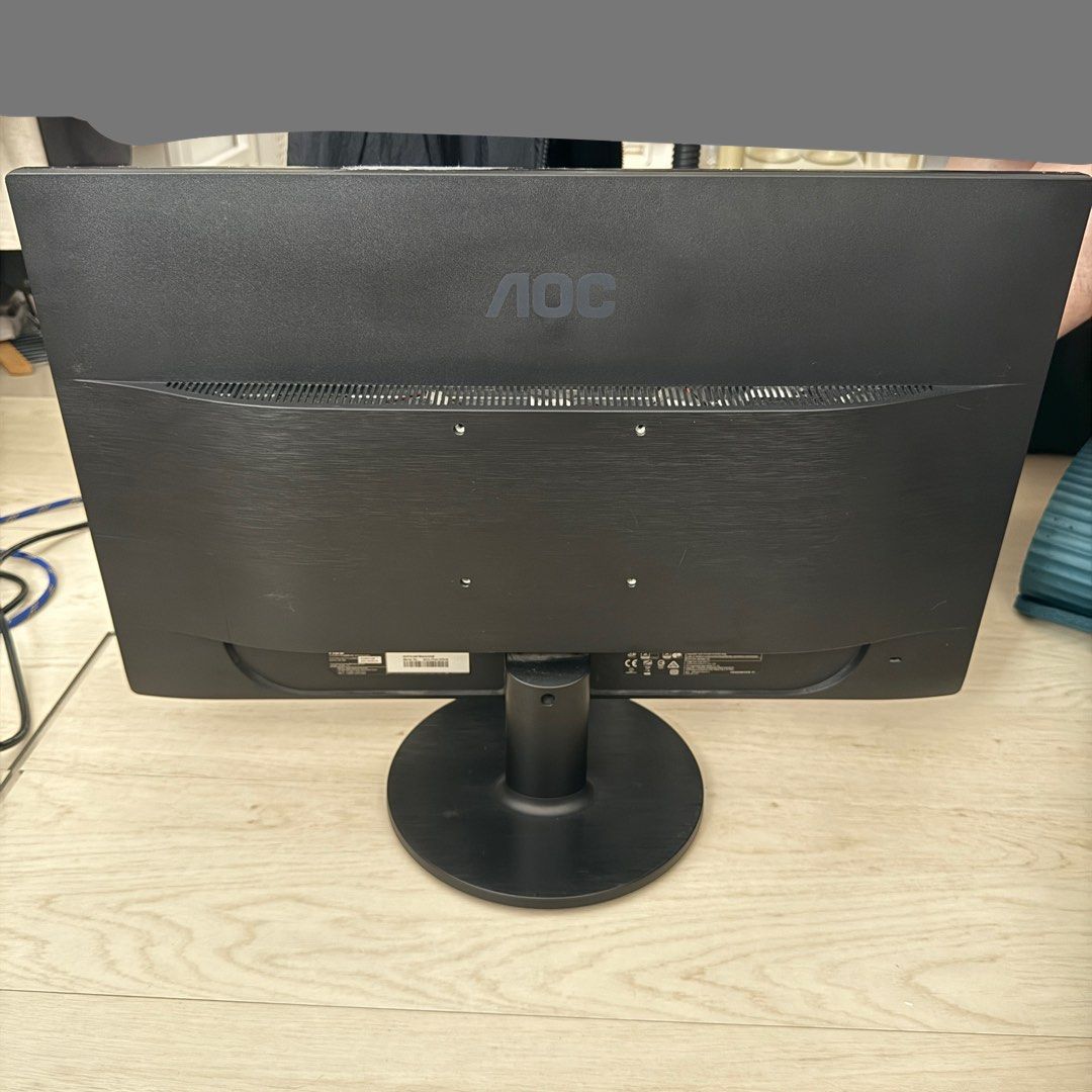 由 full_closet (刊登 ID 1376887026，圖片 3) 提交，位於 高雄市 (Kaohsiung) 的 二手 AOC G2460VQ6 24吋 電腦螢幕 FREESYNC 電競 (類別：LCD 螢幕)，說明：AOC G2460VQ6 24吋 螢幕上方有殘膠 可自行清除 附電源線（圖上藍色線不附贈❌） 功能正常 此商品僅限郵寄！ ⚠️已便宜出售，此為二手商品，有使用痕跡，畫面可參考最後一張照片，高標者請繞道。售出不退換，請接受者再下單，謝謝！ 。