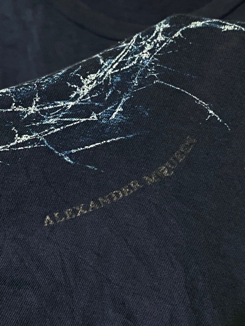Alexander Mcqueen shirt (Category: Luxury Apparel) located in Bacolod City. Submitted by PSGTHRIFTIES (Listing ID 1376937594, Image 3). Description: Good condition Size L-XL Dimensions:22.5x28.5 DM📩.