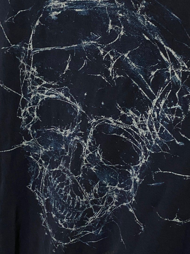 Alexander Mcqueen shirt (Category: Luxury Apparel) located in Bacolod City. Submitted by PSGTHRIFTIES (Listing ID 1376937594, Image 2). Description: Good condition Size L-XL Dimensions:22.5x28.5 DM📩.