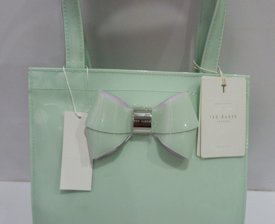 Carousell New Suitcase Brand Buy United Colors Of Benetton 24-Inch