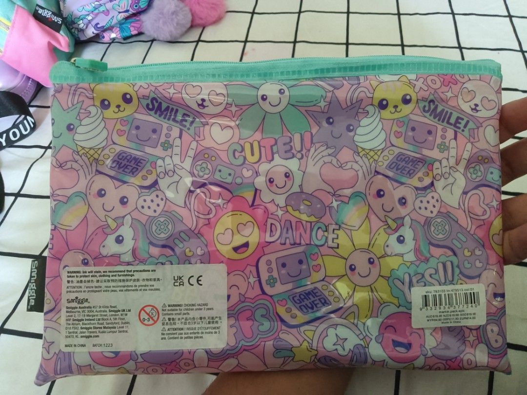 Brand new Smiggle Stationery Set scented markers (Category: Stationery & School Supplies) located in Singapore. Submitted by applezack123 (Listing ID 1376823956, Image 2). Description: Can meet at other mutual convenient MRT stations too..