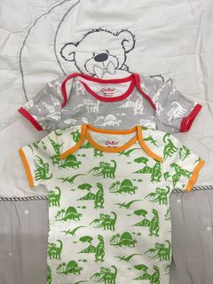 (Category: ) located in . Submitted by fa_wardrobe (Listing ID 1376816585, Image 1). Description: .