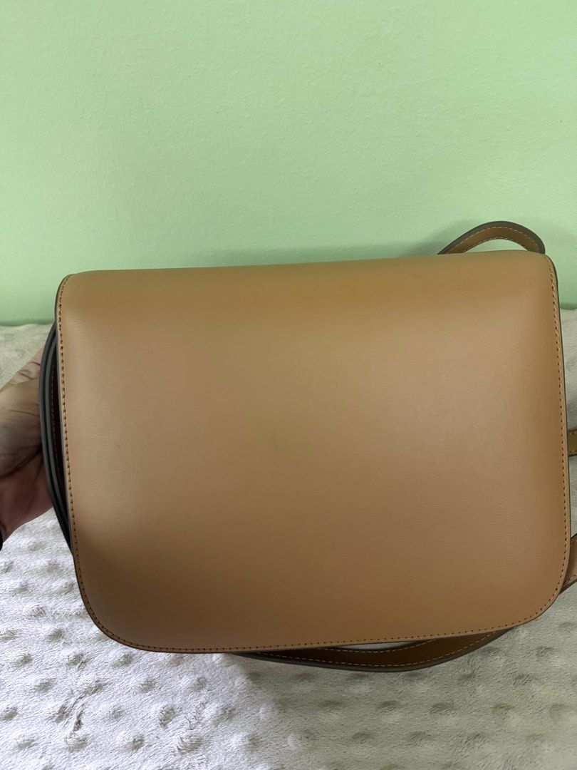 CELINE BEIGE CALF LEATHER MEDIUM CLASSIC BOX FLAP BAG (Category: Cross-body Bags) located in Manila. Submitted by mompreneur_declutterd (Listing ID 1376873970, Image 3). Description: CAN BUNDLE THIS WITH THE YSL BAG Céline Pre-Owned 2015 Medium Calfskin Classic Box crossbody bag Made in Italy Highlights leather body adjustable flat leather strap front flap with a push lock closure interior slip pockets brown Serial Number: W·CE·3195 This item has