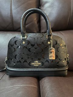 (Category: ) located in . Submitted by luxpalace (Listing ID 1376848268, Image 1). Description: .
