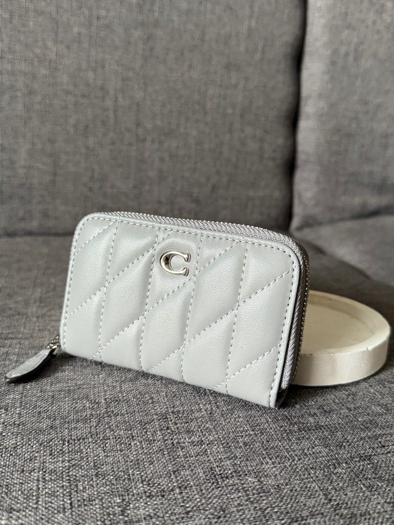 Coach zip card case (Category: Luxury Bags & Wallets) located in Tagaytay City. Submitted by marz.shopping (Listing ID 1376976239, Image 2). Description: .