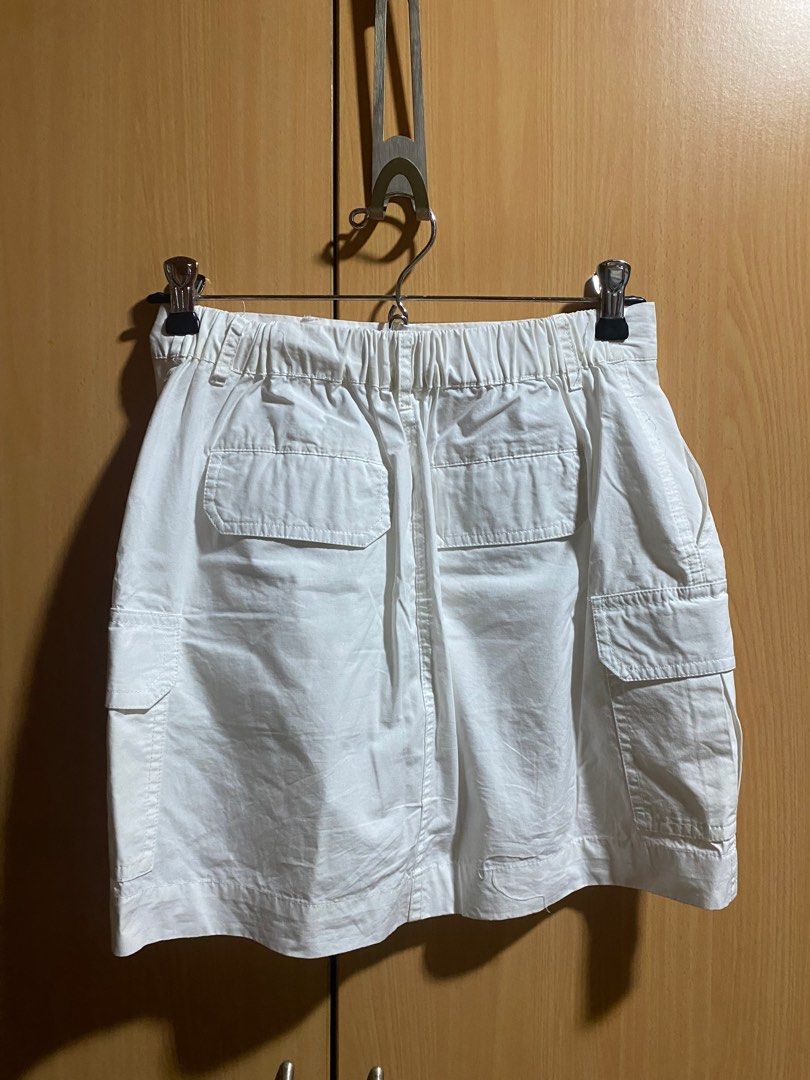White Mini Cargo Skirt (Category: Skirts) located in Makati City. Submitted by declutterteacher (Listing ID 1376928777, Image 2). Description: 🤎 Fits S - L (im 29") 🤎 Garterized at the back 🤎 Super cute 🤎 Not see through.