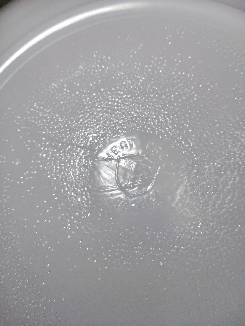 Federal Glass Moonglow Iridescent Plate (Category: Food Organization & Storage) located in Valenzuela. Submitted by buylaaaaa (Listing ID 1376886538, Image 3). Description: 1pc Unused VGC Handpicked Thrifted US Made.