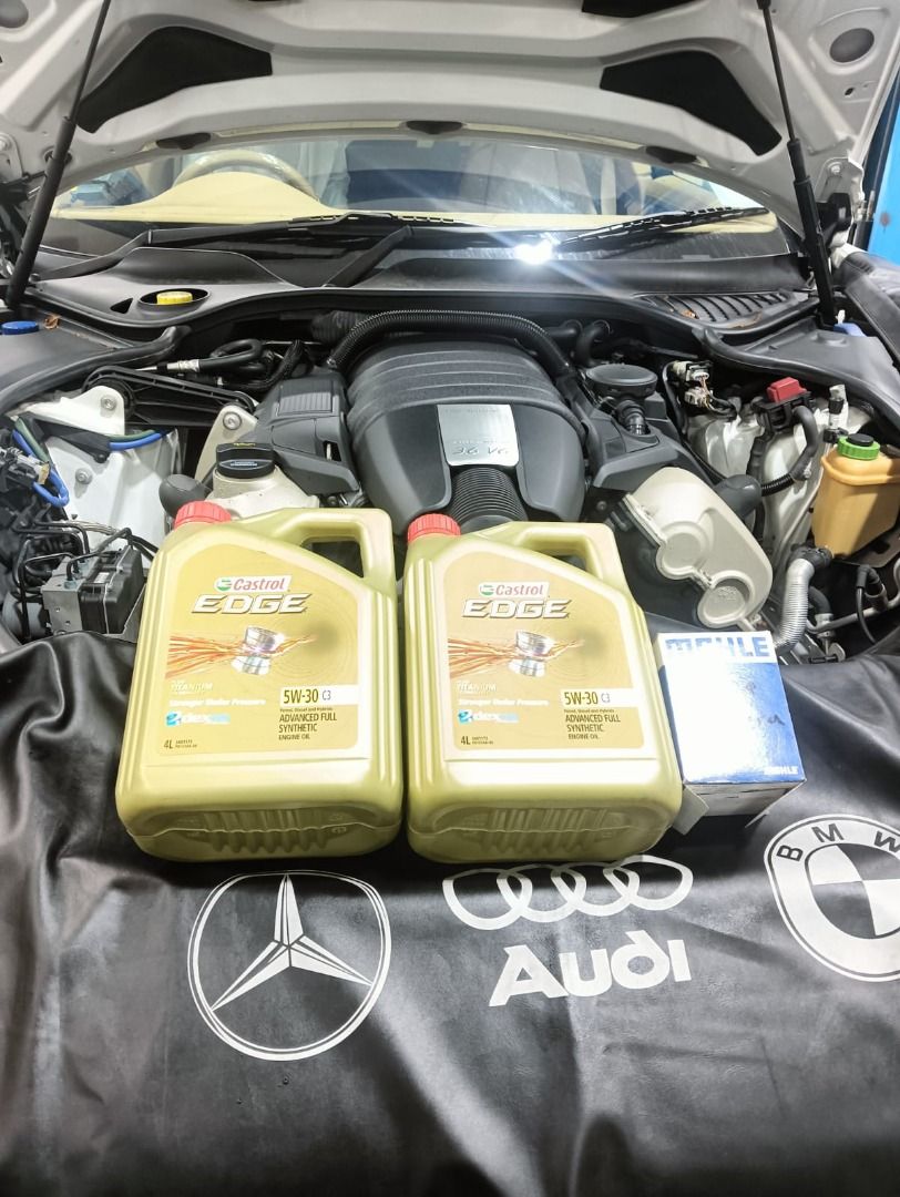 GENUINE CASTROL OIL NIGHT SERVICING (Category: Car Workshops & Services) located in Singapore. Submitted by revolution09933 (Listing ID 1376851019, Image 2). Description: 🚗🔧 CASTROL CAR SERVICING PACKAGE 🔧🚗 Keep your car running at peak performance with our top-tier Castrol engine oil change services! Porsche in for Castrol Servicing Package ! 🛠️ 𝑶𝒖𝒓 𝑶𝒊𝒍 𝑪𝒉𝒂𝒏𝒈𝒆 𝑷𝒂𝒄𝒌𝒂𝒈𝒆𝒔 𝑰𝒏𝒄𝒍𝒖𝒅𝒆: ✅ 4Litres Castrol Fully-Synthetic oi