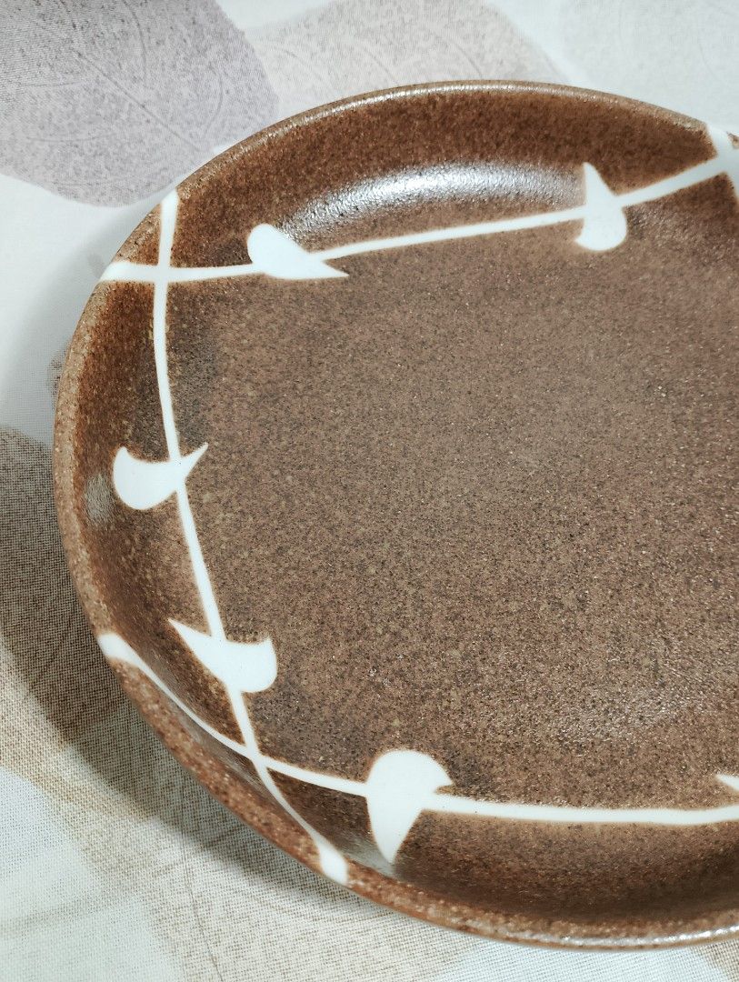 Glazed Stoneware Vine Pattern Deep Plate (Category: Dinnerware & Cutlery) located in Valenzuela. Submitted by buylaaaaa (Listing ID 1376876633, Image 2). Description: 1pc Unused VGC Handpicked Thrifted.