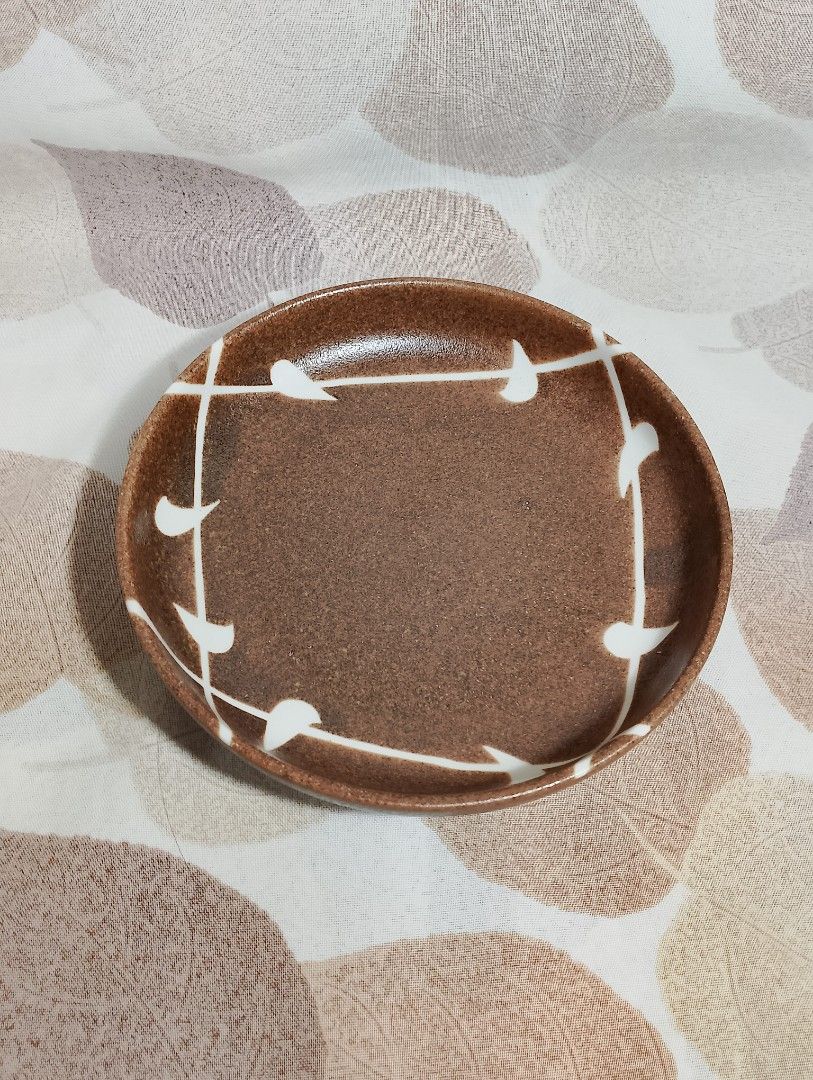 Glazed Stoneware Vine Pattern Deep Plate (Category: Dinnerware & Cutlery) located in Valenzuela. Submitted by buylaaaaa (Listing ID 1376876633, Image 1). Description: 1pc Unused VGC Handpicked Thrifted.