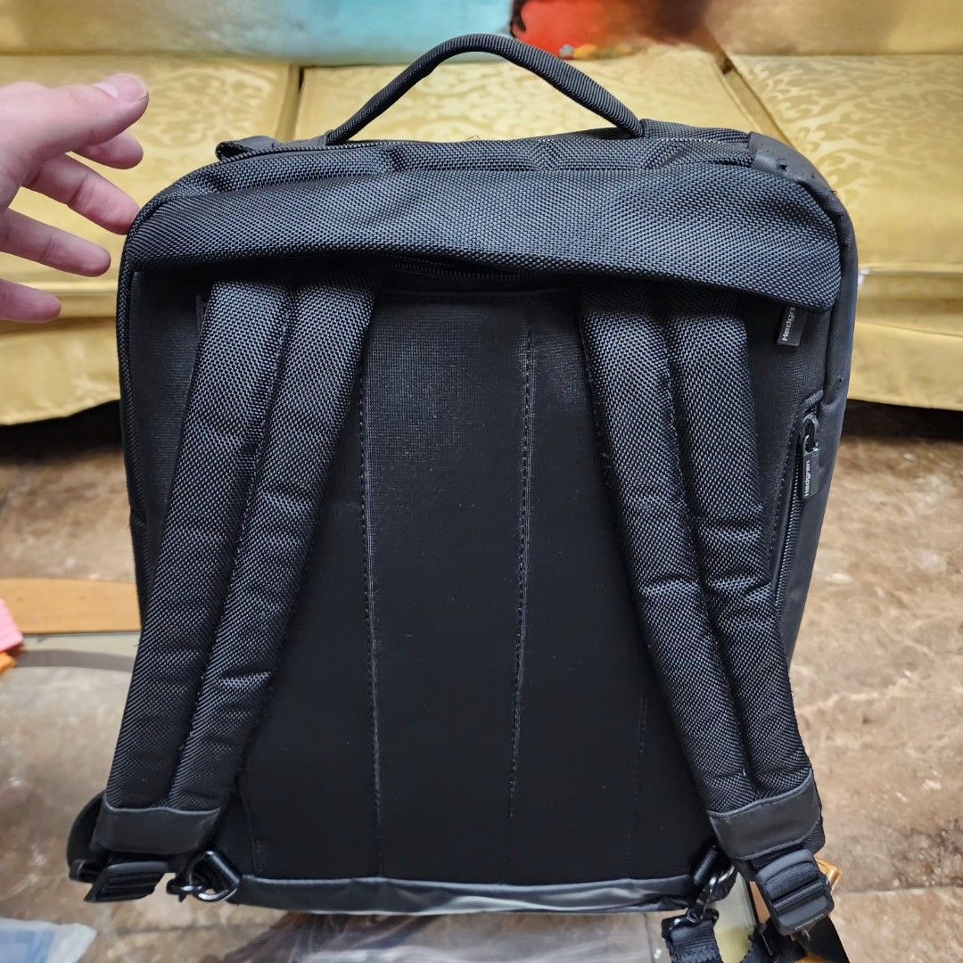 Hedgren Display laptop Backpack and messenger bag 2in1 (Category: Backpacks) located in Manila. Submitted by irc8888 (Listing ID 1376834446, Image 3). Description: Hedgren Display 2in1 Can be used as a backpack and as a messenger briefcase Bought at Travel Club for 9,990, selling for more than 50%. With normal wear from year of usage. No splice or scratch on the cloth materials All zippers are working as new Noticeable issues: -scuffs on the bott