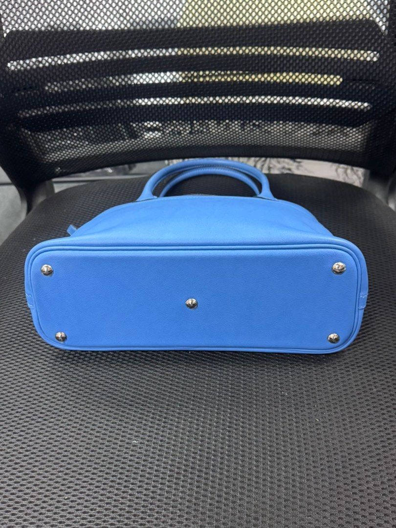 🌺Hermes Bolide 3- Hydra Clemence (Category: Luxury Bags & Wallets) located in Rodriguez. Submitted by cynanshoesandbags (Listing ID 1376941747, Image 3). Description: This item is preloved it has minimal signs of wear but not noticeable as you can see on the photo but super maganda pa .