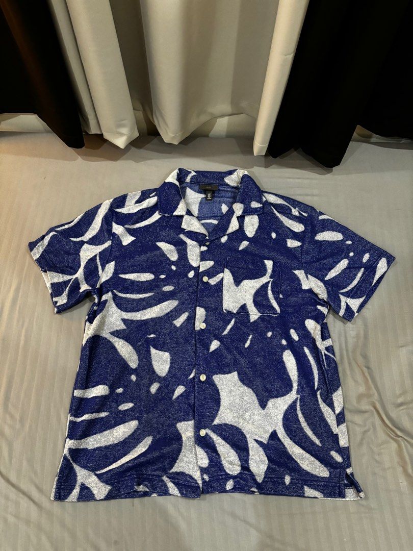 H&M Terry Resort Shirt (Category: Tshirts & Polo Shirts ) located in Makati City. Submitted by jermainabundo (Listing ID 1376835483, Image 1). Description: H&M Terry Resort Shirt Size M (L26 W21) 1000 Location: Cagayan de Oro Shipping: J&T, Maxim within CDO MOP: GCash, Unionbank .
