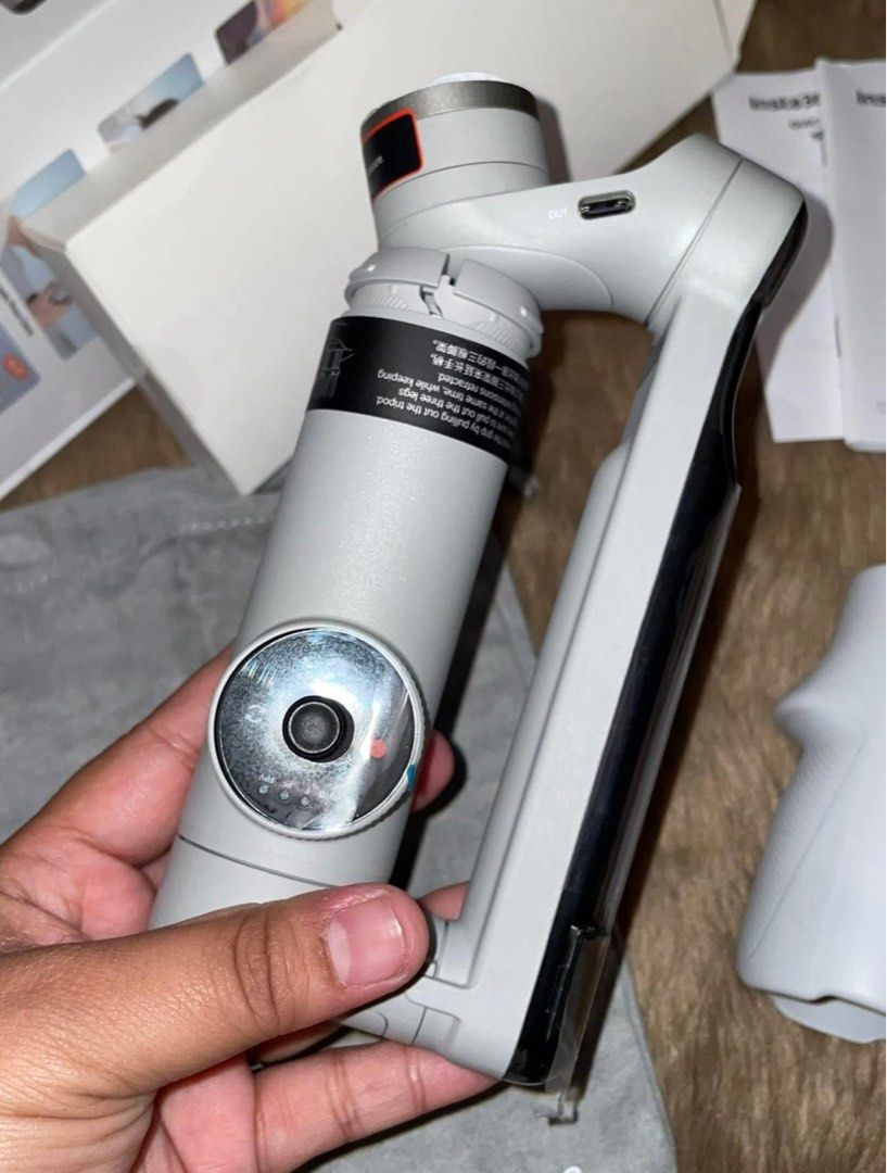 Insta 360 flow pro (Category: Gimbals & Stabilizers ) located in Quezon City. Submitted by mengramos28 (Listing ID 1376982654, Image 2). Description: Brand new I already opened it to test/try but never been used.
