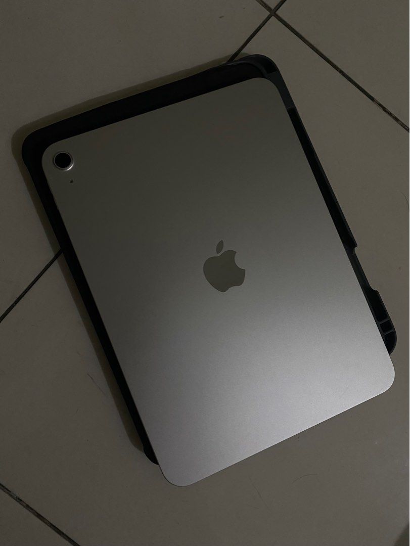 iPad A16 126GB (Category: iPad) located in Quezon City. Submitted by moonstarkchao (Listing ID 1376834716, Image 1). Description: For Sale: iPad A16 2025 – 128GB (Wi-Fi) Battery Health: 100% Maximum Capacity Cycle Count: Only 92 Includes: Original iPad Box and iPad Case Warranty Valid Until: March 19, 2026 Used For: Just 3 months Condition: Excellent, like new.